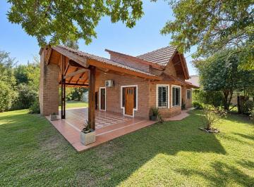 Casa · 115m² · 4 Ambientes · 2 Cocheras · Casa en Venta, 3 Dorm., Zona 2, Dean Funes y Catamarca