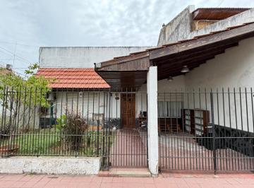Casa · 140m² · 5 Ambientes · 1 Cochera · Casa en Banfield Oeste