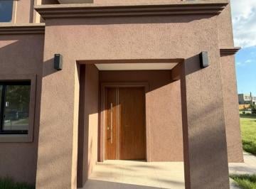 Casa · 200m² · 5 Ambientes · 5 Cocheras · Casa a Estrenar en Venta en Barrio Cerrado Santo Tomás Pilar