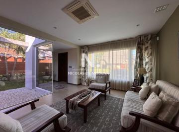Foto1 · En Venta Chalet de 3 Dorm. con Pergola, en Mansa Punta del Este