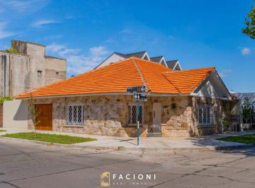 Casa de 4 ambientes, Mar del Plata · Chalet Reciclado a Nuevo. 4 Ambientes. Cochera Doble. San José. Mar del Plata
