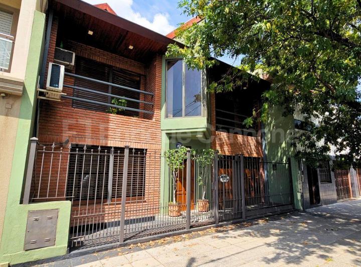 Casa · 217m² · 5 Ambientes · 1 Cochera