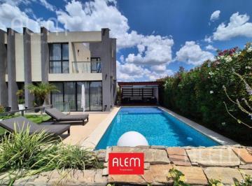 Casa · 990m² · 5 Ambientes · 2 Cocheras · Casa a La Venta en Canning, Lagos de Canning