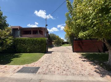 Casa de 8 ambientes, Guaymallén · Barrio Privado