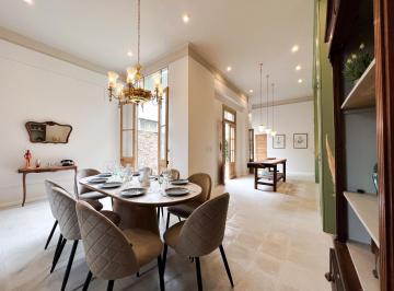 Casa · 146m² · 6 Ambientes · 1 Cochera · Venta Casa Reciclada Tres Dorm. con Pileta Cochera