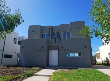 Casa · 188m² · 5 Ambientes · 1 Cochera · Casa a Estrenar en Barrio Santa Lucía, Pilar del Este