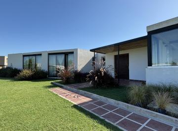 Casa · 180m² · 3 Ambientes · 4 Cocheras · Venta Casa 3amb Lote Interno Haras Santa Maria