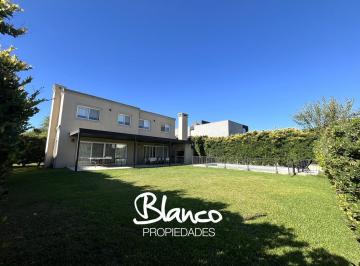 Casa · 200m² · 5 Ambientes · 1 Cochera · Casa en Venta en Ayres Plaza, Pilar, G. B. a. Zona Norte