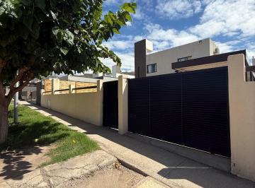 Casa de 10 ambientes, El Challao · Casa en Venta | Barrio Privado La Yaya, Las Heras | 190 m² · Piscina · Usd 150.000