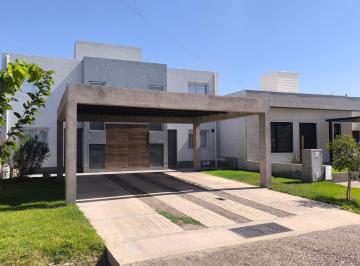 Casa · 175m² · 4 Ambientes · 1 Cochera · Casa en Jesus Nazareno