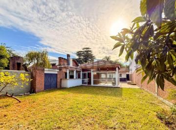 Casa · 176m² · 5 Ambientes · 2 Cocheras · Casa en Venta en Gonnet Entre Caminos
