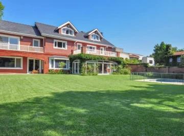 Casa de 9 ambientes, San Isidro · Magnífica Residencia en Venta, con Financiac. Directa, 4 Dorm en Suite + 5to Suite (Huespedes)