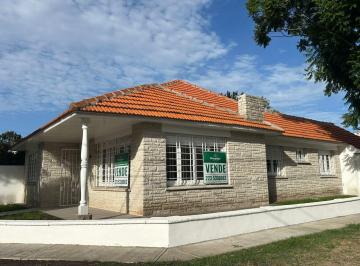 Casa · 105m² · 4 Ambientes · 1 Cochera · Casa en Parque Luro
