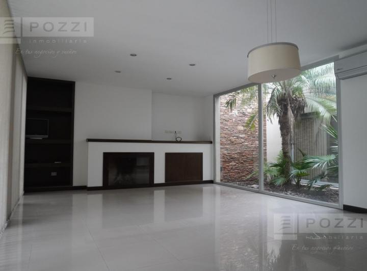 Casa · 247m² · 5 Ambientes · 2 Cocheras