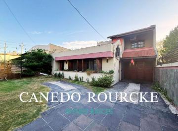 Casa · 180m² · 6 Ambientes · 4 Cocheras · Casa Amplia con Departamento Independiente - Monte Grande