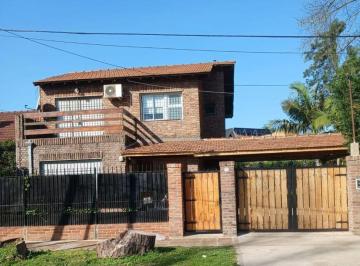 Casa · 160m² · 4 Ambientes · 1 Cochera · Chalet en Alquiler de 4 Ambientes