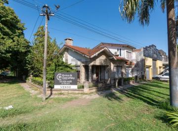 Casa · 500m² · 5 Ambientes · 6 Cocheras · Casa con Local en Venta en La Plata con Pileta