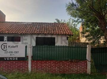 Casa · 121m² · Casa en Venta. Calle Ecuador Entre Saenz Peña y Quintana, Ensenada.