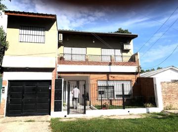 Casa · 390m² · 6 Ambientes · 1 Cochera · Casa Chalet en Venta en Morón, G. B. a. Zona Oeste, Argentina