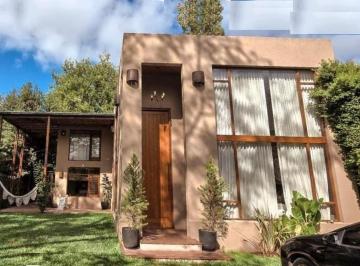 Casa · 270m² · 4 Ambientes · 2 Cocheras · Casa en Venta: Parque Leloir: 4 Ambientes