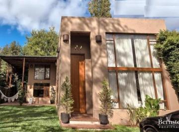 Casa · 270m² · 4 Ambientes · 2 Cocheras · Casa en Venta: Parque Leloir: 4 Ambientes