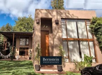 Casa · 270m² · 4 Ambientes · 2 Cocheras · Casa en Venta: Parque Leloir: 4 Ambientes