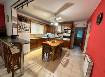 Casa · 246m² · 10 Ambientes · 2 Cocheras · Casa en Venta Tres Dorm., Los Sueños, Valle Escondido