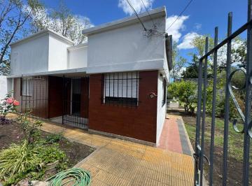 Casa de 4 ambientes, Berisso · Venta de Casa en PH con Jardín + Departamento de 1 Dormitorio con Cochera