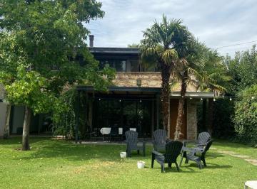 Casa de 6 ambientes, Guaymallén · Casa en Venta en Barrio Club de Campo - Guaymallén
