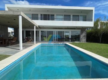 Casa · 260m² · 5 Ambientes · 4 Cocheras · Casa en Venta en San Sebastian - Area 9, San Sebastian, Escobar