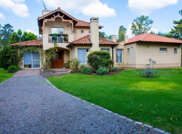 Casa · 190m² · 5 Ambientes · 3 Cocheras · Casa en Venta, 5 Ambientes, en Los Eucaliptus, Pilar, Gba Norte