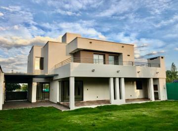 Casa · 456m² · 3 Dormitorios · 2 Cocheras · Casa en Chacras de Coria