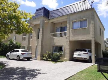 Casa · 300m² · 9 Ambientes · 1 Cochera · Venta Casa 9 Ambientes con Pileta y Cochera en Barrio Cerrado San Felipe