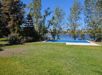 Casa · 179m² · 3 Ambientes · 4 Cocheras · Casa en Santa Catalina con Salida a Laguna y Muelle Propio