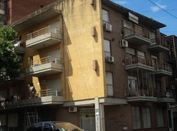 Departamento de 2 ambientes, Rosario · Departamento 1 Dormitorio de Escalera - Muy Luminoso