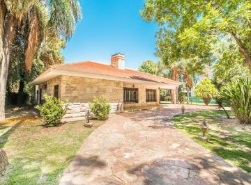 Casa · 358m² · 6 Ambientes · 2 Cocheras · Venta / Permuta | Casa 4 Dorm. con Piscina | Funes