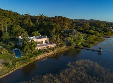 Campo · 1900m² · 7 Dormitorios · Venta Chacra de 5 Hectáreas Frente a Laguna del Sauce en Punta Ballena