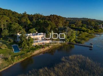 Campo · 1900m² · 7 Dormitorios · Venta Chacra de 5 Hectáreas Frente a Laguna del Sauce en Punta Ballena