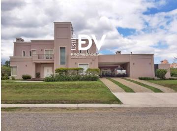 Casa · 1881m² · 6 Ambientes · Casa en Venta en Club de Campo El Tipal de 4 Dorm.