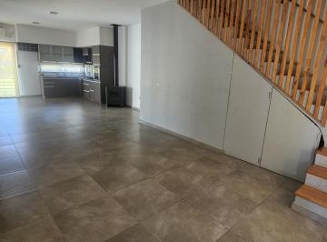 Casa · 130m² · 4 Ambientes · 2 Cocheras · Venta - Casa de Dos Dorm. con Pileta en La Carolina