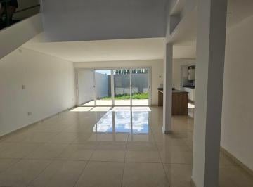 Casa · 170m² · 4 Ambientes · 1 Cochera · Casa en Bo Fulcinitti, Centenario