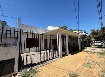 PH · 95m² · 4 Ambientes · PH de 4 Amb a Modernizar, con Patio y Quincho, en Venta, Morón