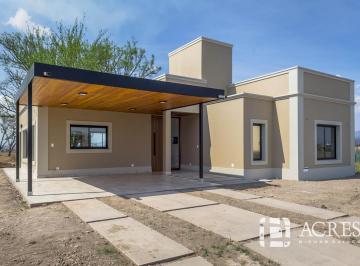 Casa · 600m² · 4 Ambientes · 1 Cochera · Casa a Estrenar en Venta / Alquiler en La Verbena, Salta Capital.