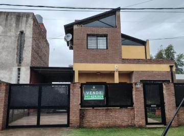 Casa · 125m² · 4 Ambientes · 2 Cocheras · Casa en Roldán - Barrio La Casona, 3 Dormis - Apta Crédito