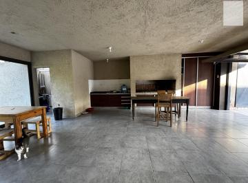 Casa · 230m² · 5 Ambientes · 3 Cocheras · Casa en Country La Arbolada Hollywood
