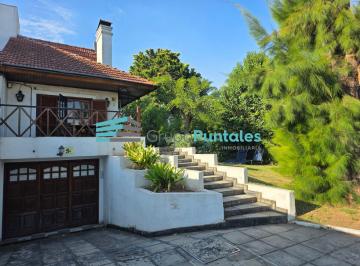 Casa · 70m² · 2 Ambientes · 1 Cochera · Casa en Monte Grande Sobre Gran Lote con Piscina Muy Buena Ubicación.