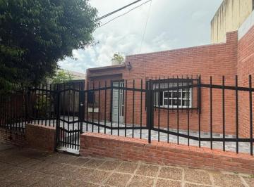 Casa · 98m² · 4 Ambientes · 1 Cochera · B° Sarmiento - Casa 2 Dorm. - 1bño - Cochera - Cordoba