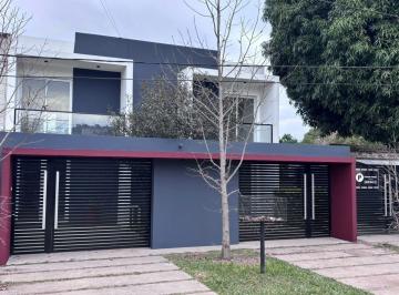 Edificio · 210m² · 2 Cocheras · Departamento - Yerba Buena