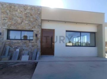 Casa · 163m² · 4 Ambientes · 2 Cocheras · Se Vende Casa. Lujan