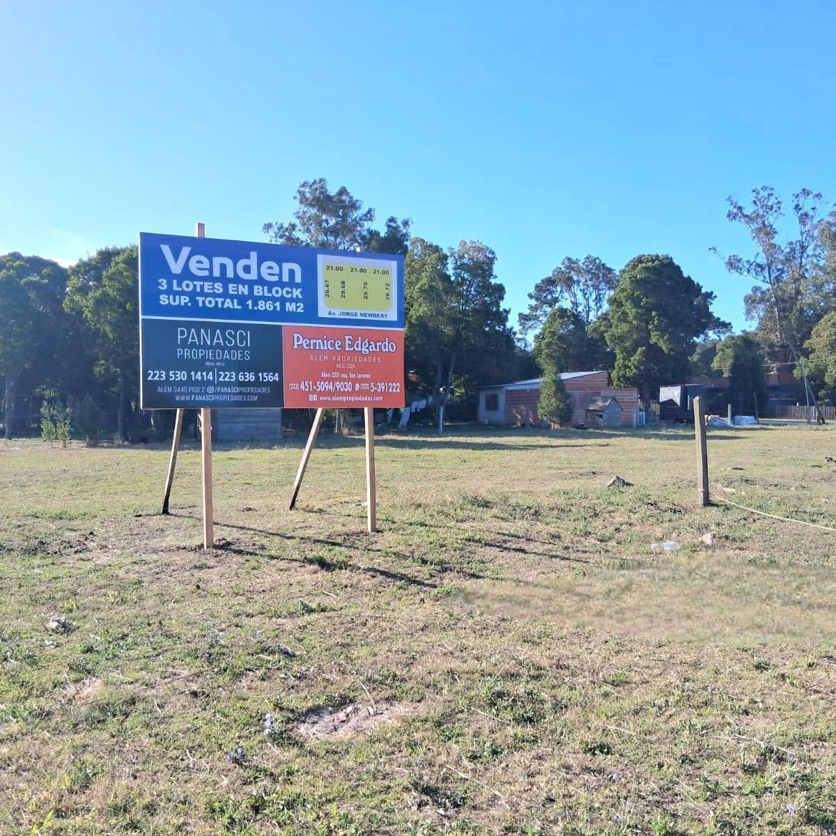 Venta 3 lotes en block. 1800 mts de terreno. Frente de casi 60 mts sobre Av. Jorge Newbery